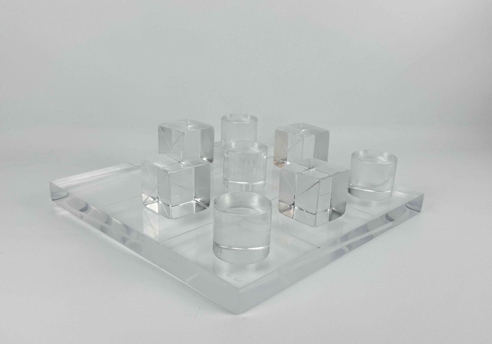 VINTAGE MID-CENTURY MODERN LUCITE TIC-TAC-TOE GAME SET BY VAN TEAL: A sleek and collectible mid-century modern luxury tabletop game set designed by Hivo Van Teal.Â Approximate Dimensions:Â 1â€h x 12â€ X 12â&#