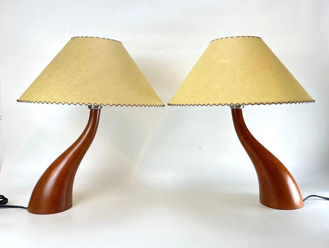 PAIR OF JOSEP LLUSCA FOR BLAUET "BONSAI" SPAIN POSTMODERN WOOD TABLE LAMPS: Pair of 1990s Spanish postmodern "Bonsai" model B1458-12 table lamps designed by Josep LluscÃ for Blauet, consisting of curved cherry-finished wood bodies over satin nickel circular