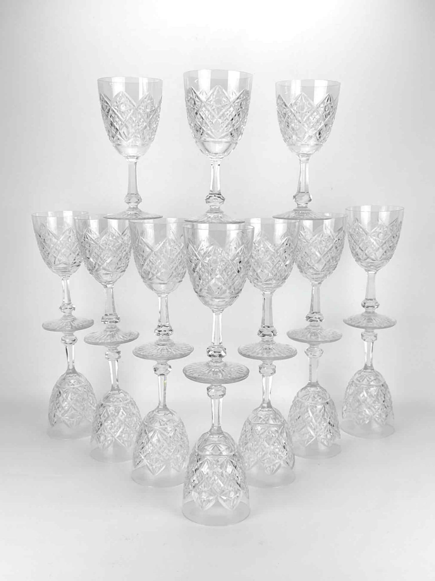 17 PIECE SET OF BACCARAT CRYSTAL WATER GOBLET GLASSES IN COLBERT PATTERN: Antique French cut crystal water goblet stems with diamond criss-cross bowls, multi-sided stems with prominent faceted knops, and star-cut feet. Approximate Dimensions:Â 7"h x 2.85"d