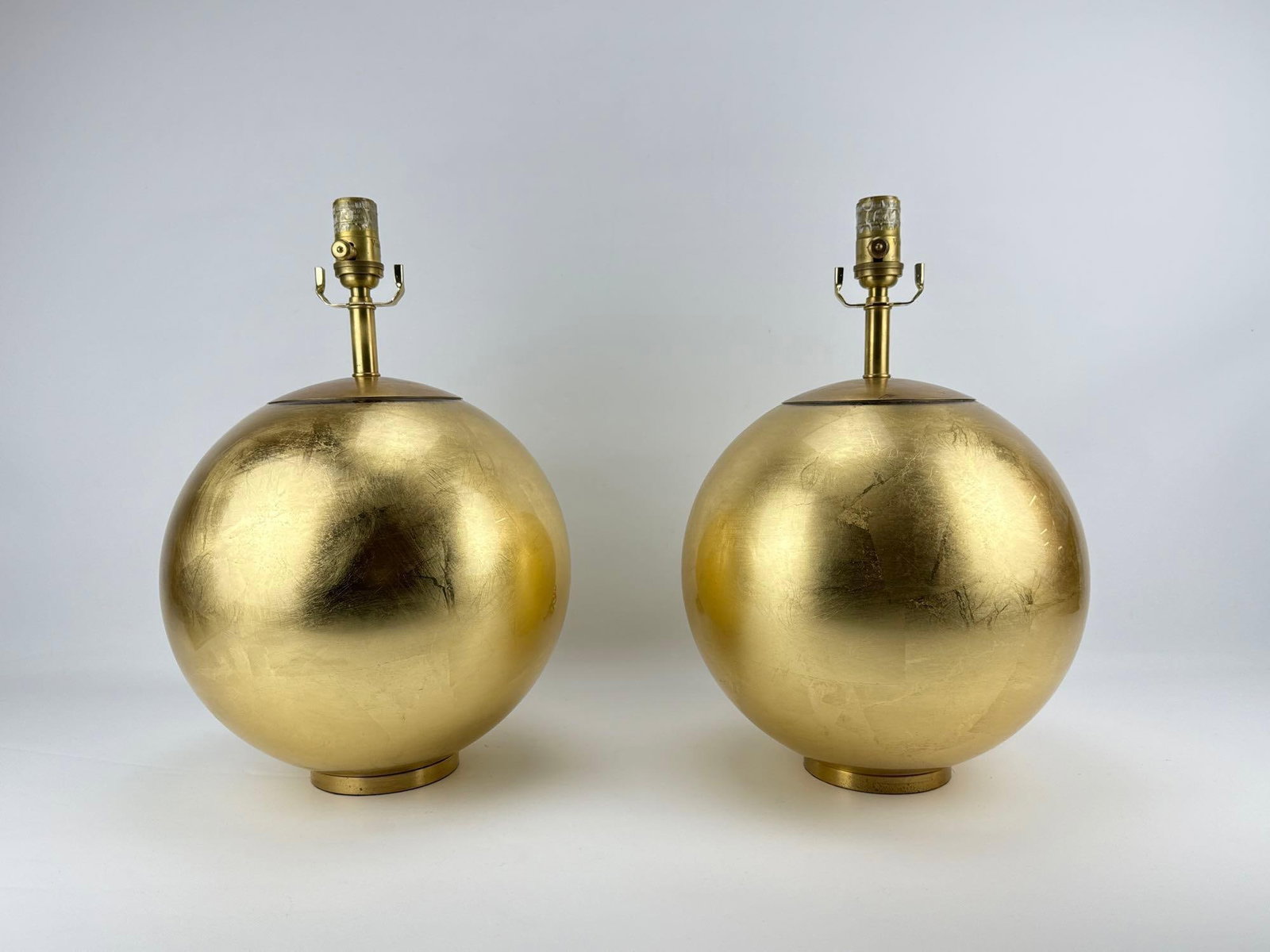PAIR OF VINTAGE VISUAL COMFORT & CO GOLD LEAF SPHERICAL TABLE LAMPS (1 of 7)