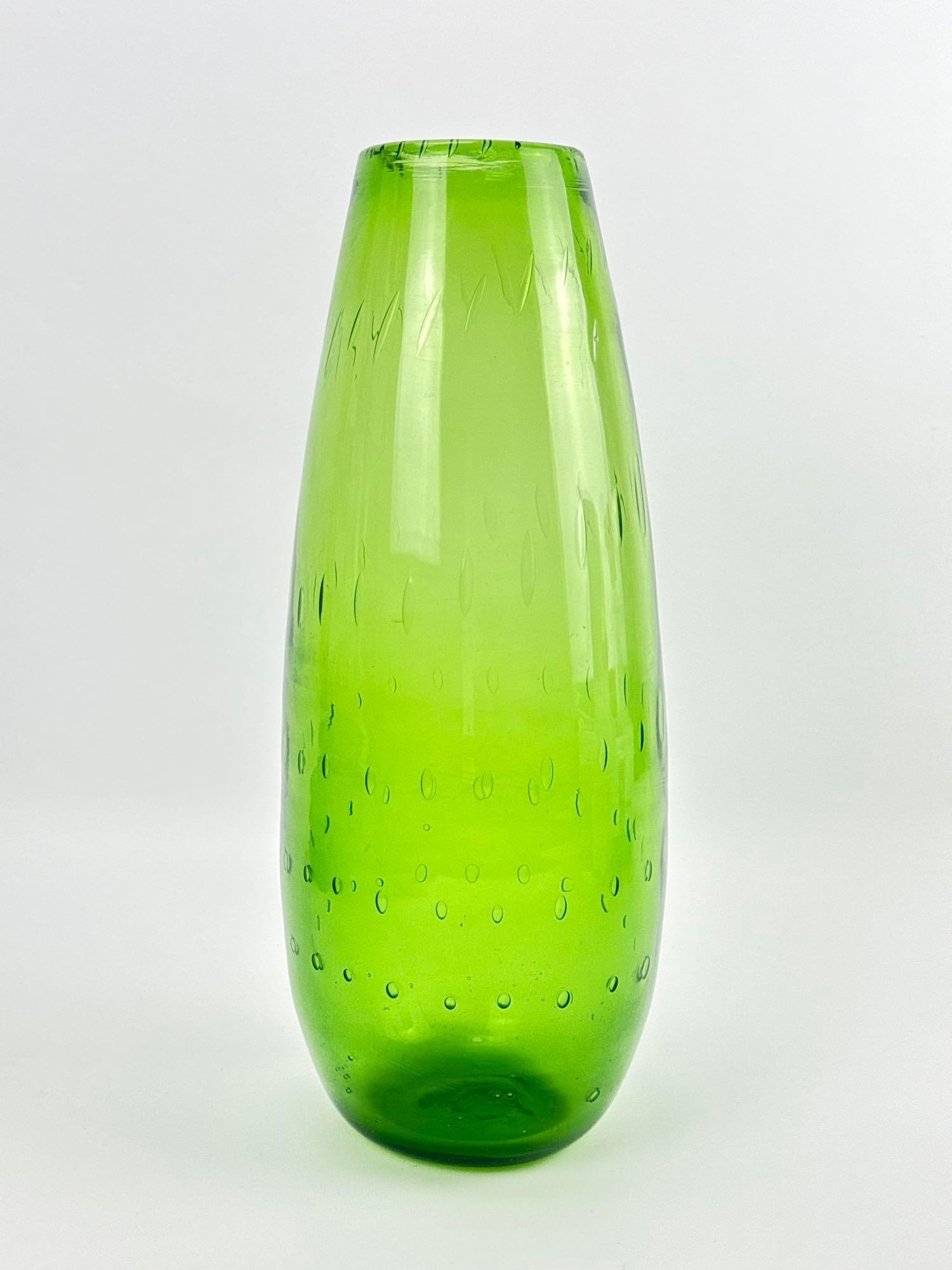 VINTAGE SEGUSO MURANO STYLE GREEN BULLICANTE ART GLASS VASE (1 of 12)