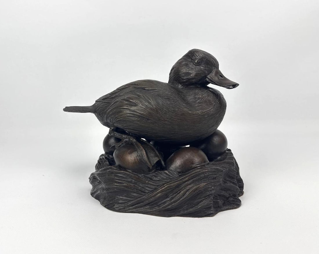 SIGNED NUMBERED WILLIAM KOELPIN BRONZE DUCK ON NEST SCULPTURE WITH EGGS (1 of 12)
