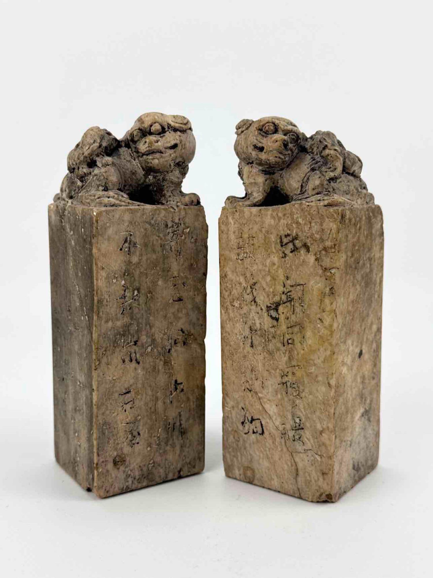 CHINESE CARVED SOAPSTONE FOO DOG LION TEMPLE SEALS PAIR ANTIQUE STAMPS (1 of 9)