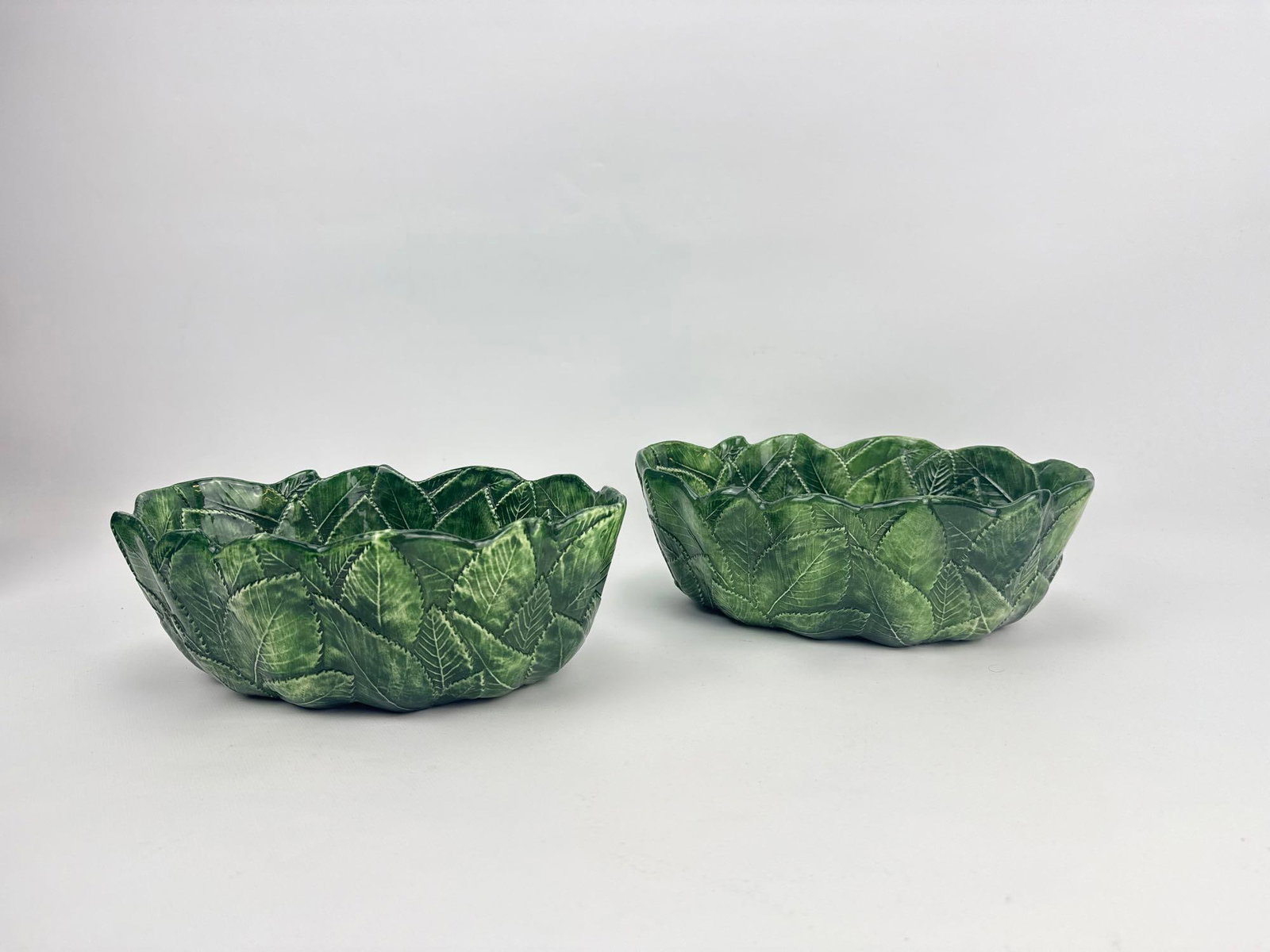 PAIR OF VINTAGE ITALIAN MAJOLICA GREEN LEAF SERVING BOWLS (1 of 10)