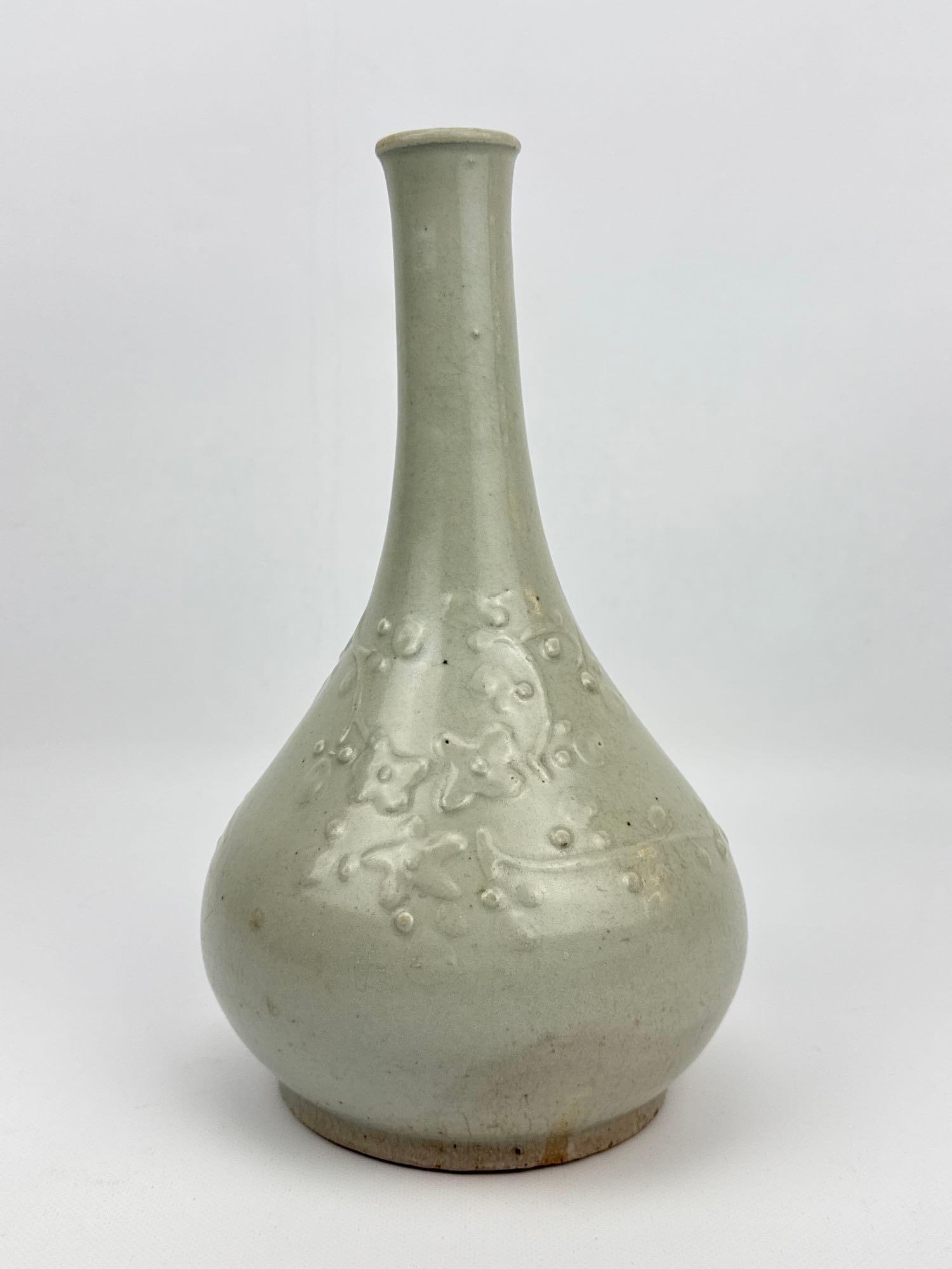 CHINESE OR KOREAN CELADON GLAZED POTTERY LONG-NECKED BOTTLE VASE (1 of 10)