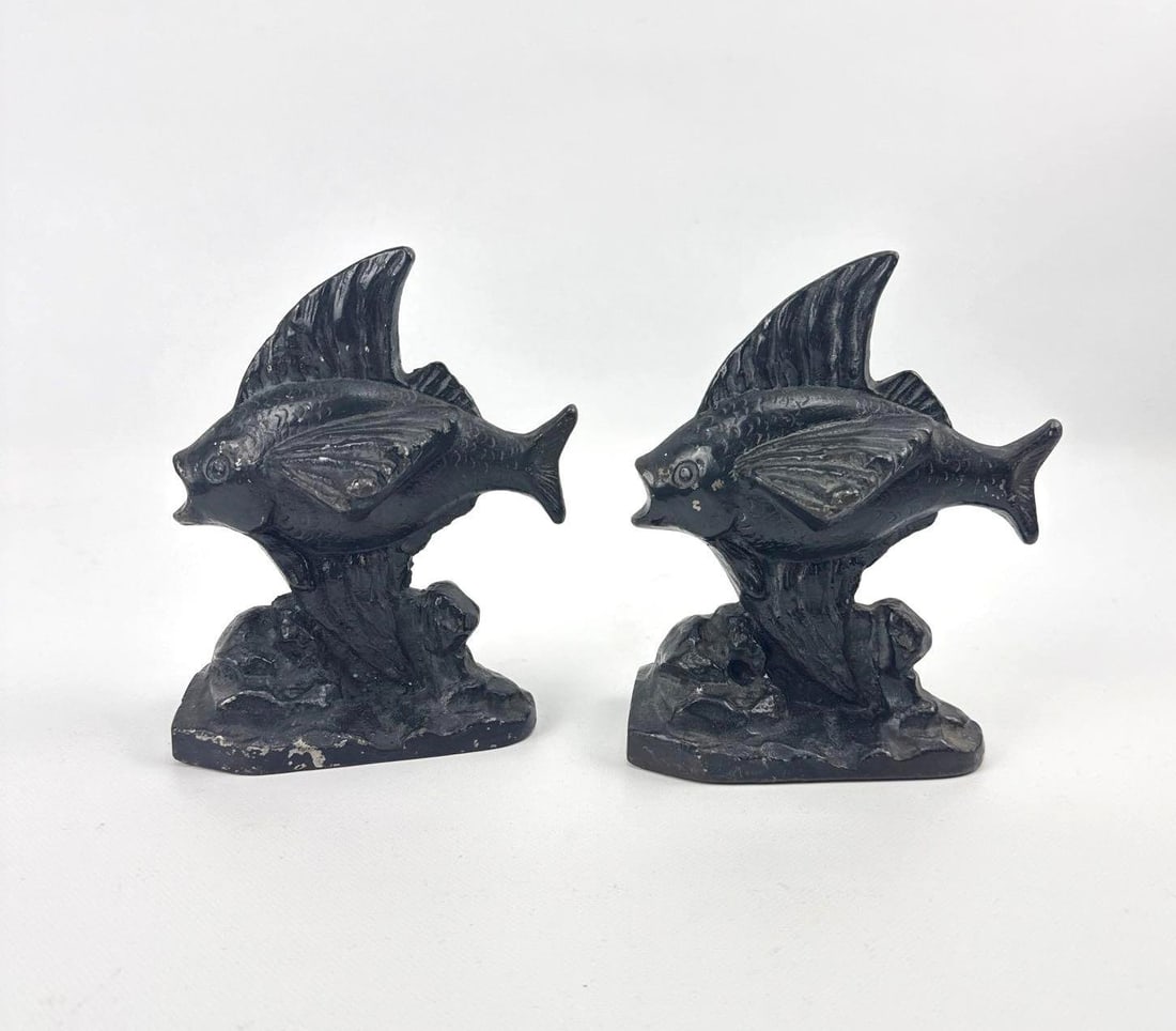 PAIR OF ANTIQUE LITTCO PAINTED CAST IRON KISSING FISH FIGURAL BOOKENDS (1 of 8)