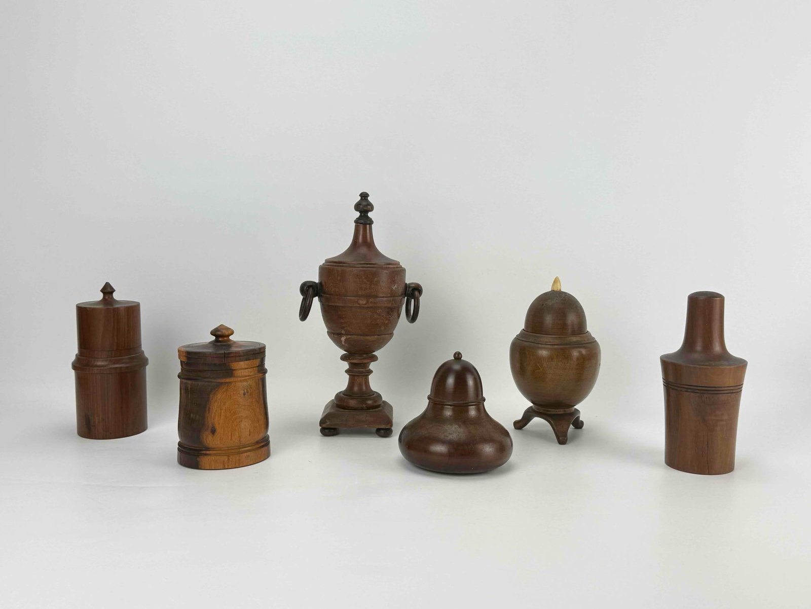 SIX PIECE LOT OF ANTIQUE 19TH CENTURY TURNED TREENWARE WOODEN CONTAINERS AND VESSELS (1 of 14)