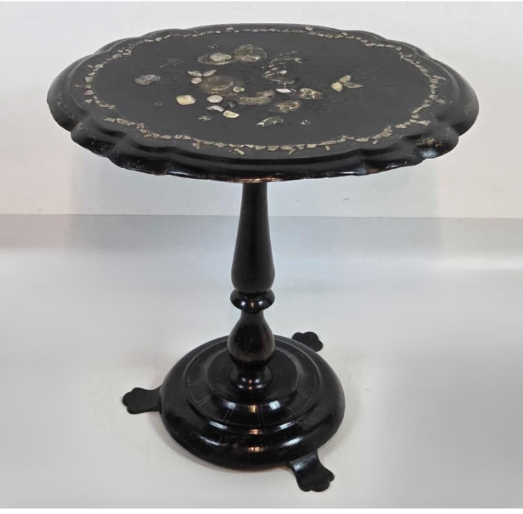19TH CENTURY VICTORIAN PAPER MACHE MOTHER OF PEARL INLAID TILT TOP TABLE (1 of 17)