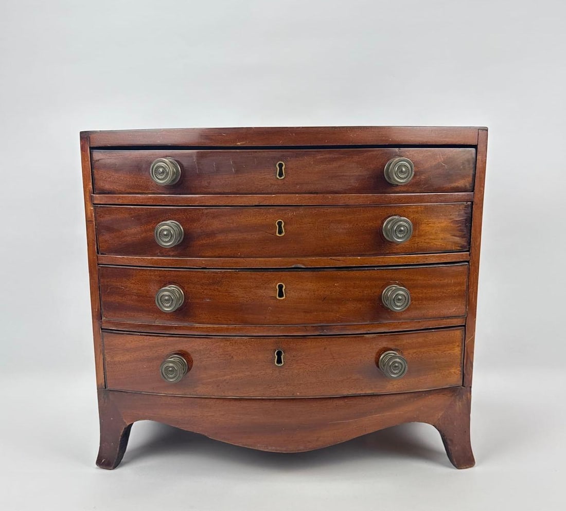 ANTIQUE GEORGIAN STYLE MAHOGANY MINIATURE BOWFRONT CHEST / JEWELRY BOX (1 of 7)