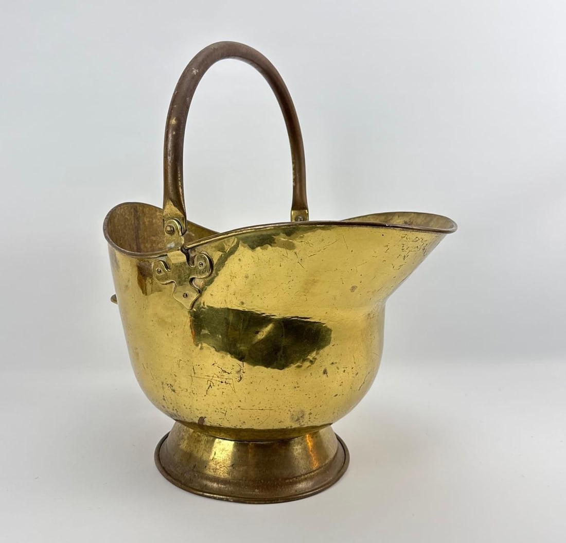 LARGE ANTIQUE VICTORIAN BRASS COAL SCUTTLE (1 of 8)
