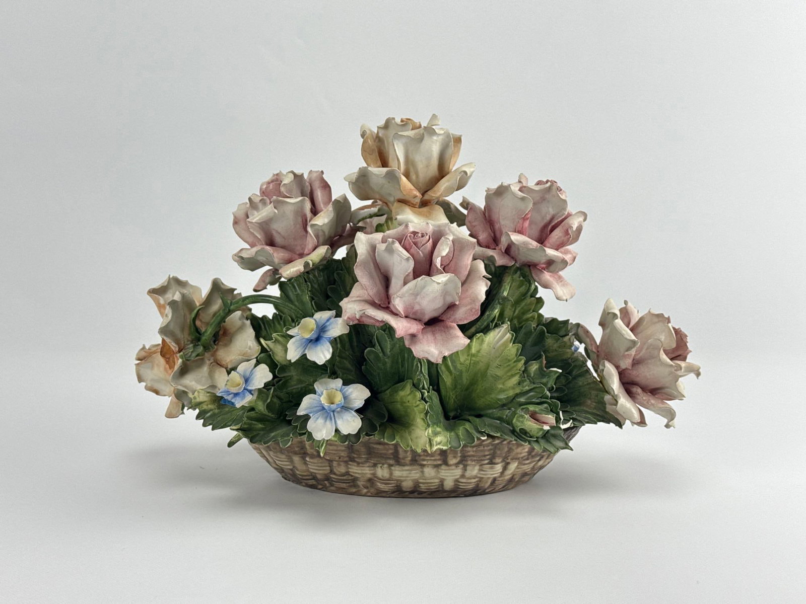 LARGE VINTAGE CAPODIMONTE ITALIAN PORCELAIN FLORAL BOUQUET CENTERPIECE (1 of 12)