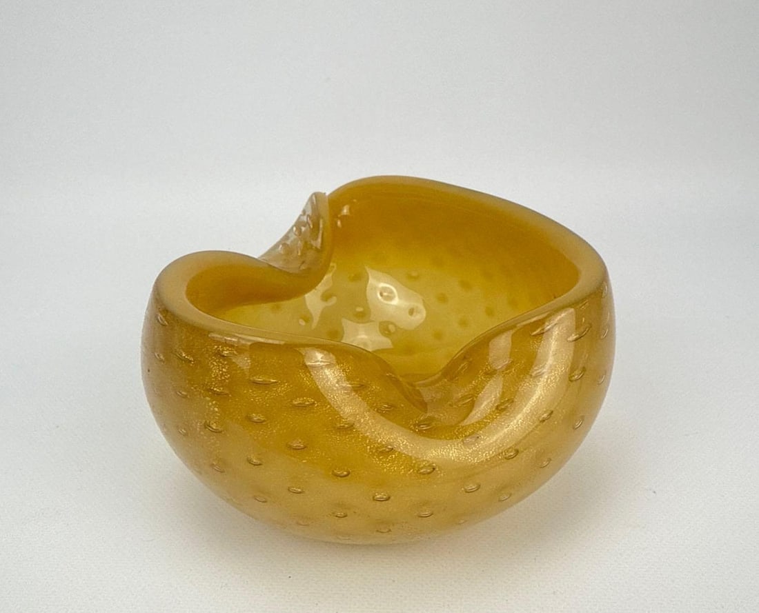 VINTAGE MURANO BULLICANTE GOLD AVVENTURINA ART GLASS BOWL: Hand-blown Italian organic-shaped catchall dish with controlled bubble patterns and shimmering metallic inclusions throughout the amber glass body Approximate Dimensions: 3”h x 5”w x 7&rdq