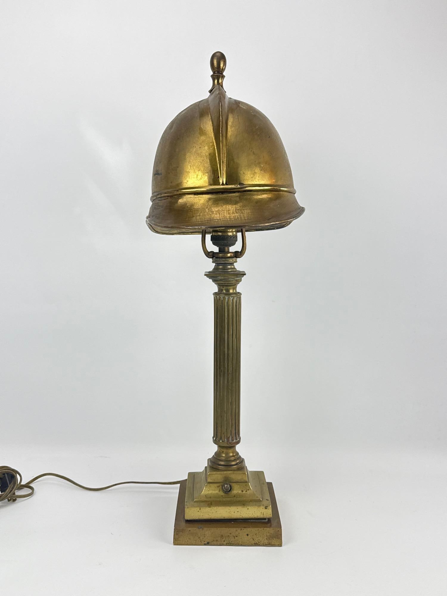 VINTAGE FRENCH SAPEURS-POMPIERS BRASS FIREMAN HELMET TABLE LAMP (1 of 8)