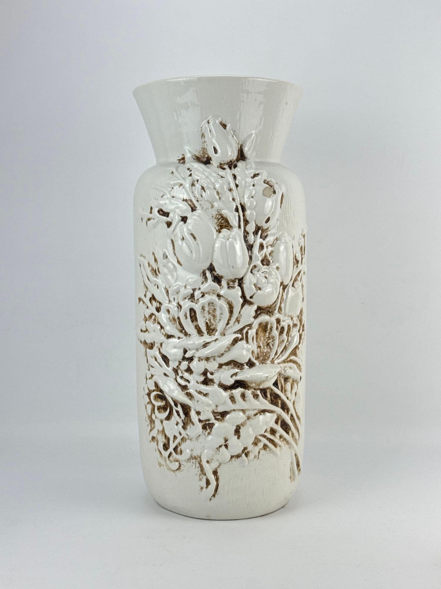 MID-CENTURY ITALIAN WHITE GLAZED CERAMIC FLORAL VASE (1 of 9)
