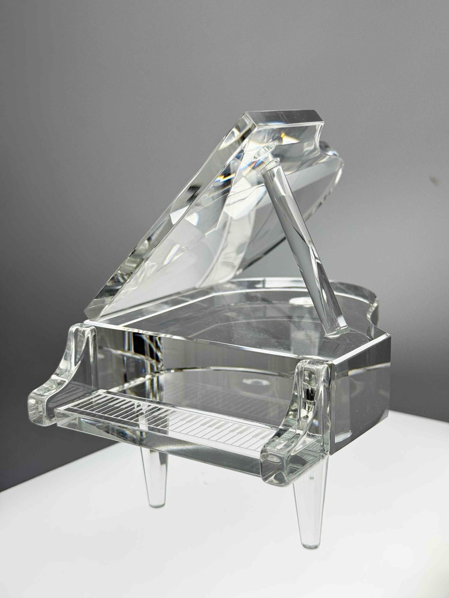 SWAROVSKI STYLE MINIATURE CUT CRYSTAL GRAND PIANO FIGURINE (1 of 18)