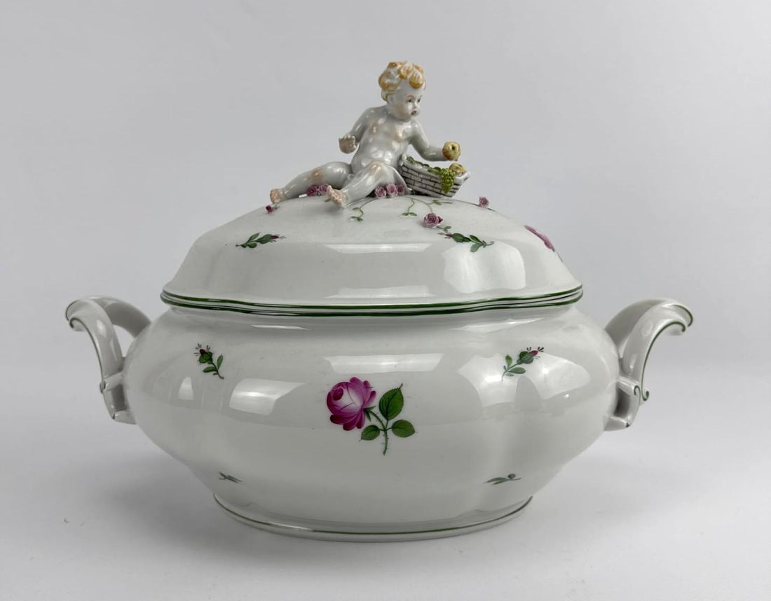 AUGARTEN WIEN VIENNA ROSE PORCELAIN TUREEN WITH CHERUB FINIAL (1 of 8)