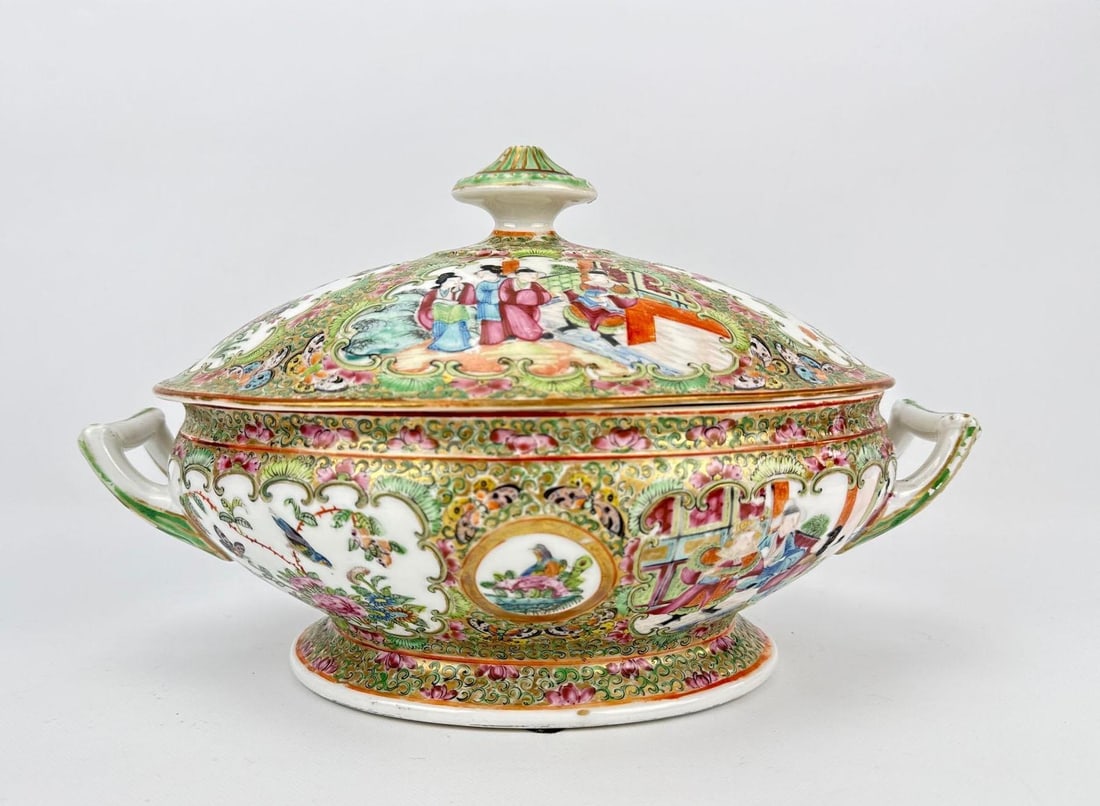 ANTIQUE CHINESE EXPORT FAMILLE ROSE MEDALLION PORCELAIN COVERED SOUP TUREEN WITH HANDLES (1 of 10)