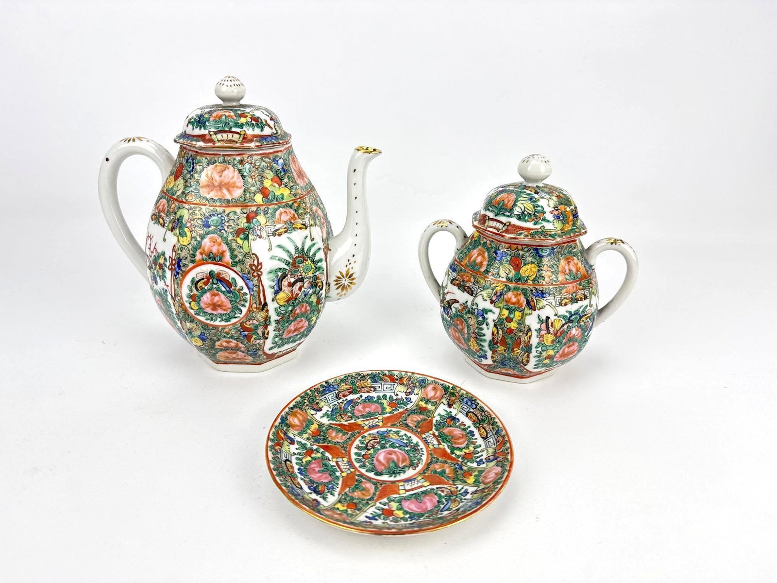 3 PIECE COLLECTION CHINESE EXPORT FAMILLE ROSE MEDALLION PORCELAIN TEA SET (1 of 11)