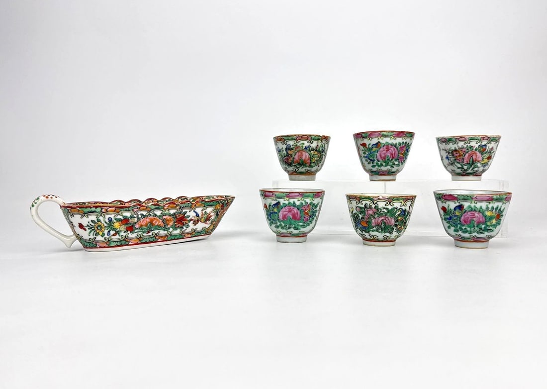 7 PIECE COLLECTION OF CHINESE ROSE MEDALLION EXPORT PORCELAIN SAKE CUPS AND SAUCE BOAT (1 of 12)