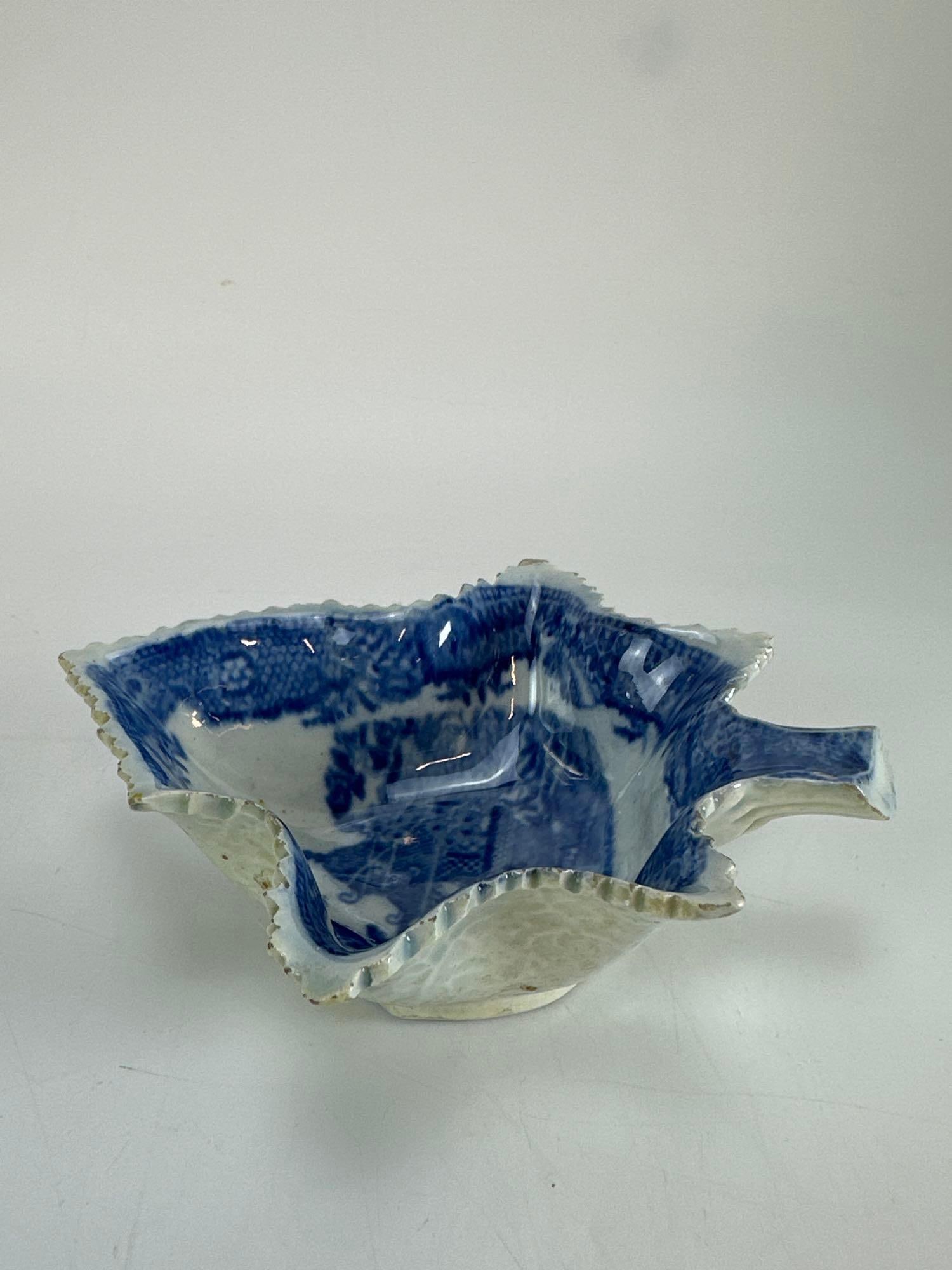 CHINESE EXPORT BLUE AND WHITE CANTON PORCELAIN LEAF DISH (1 of 8)