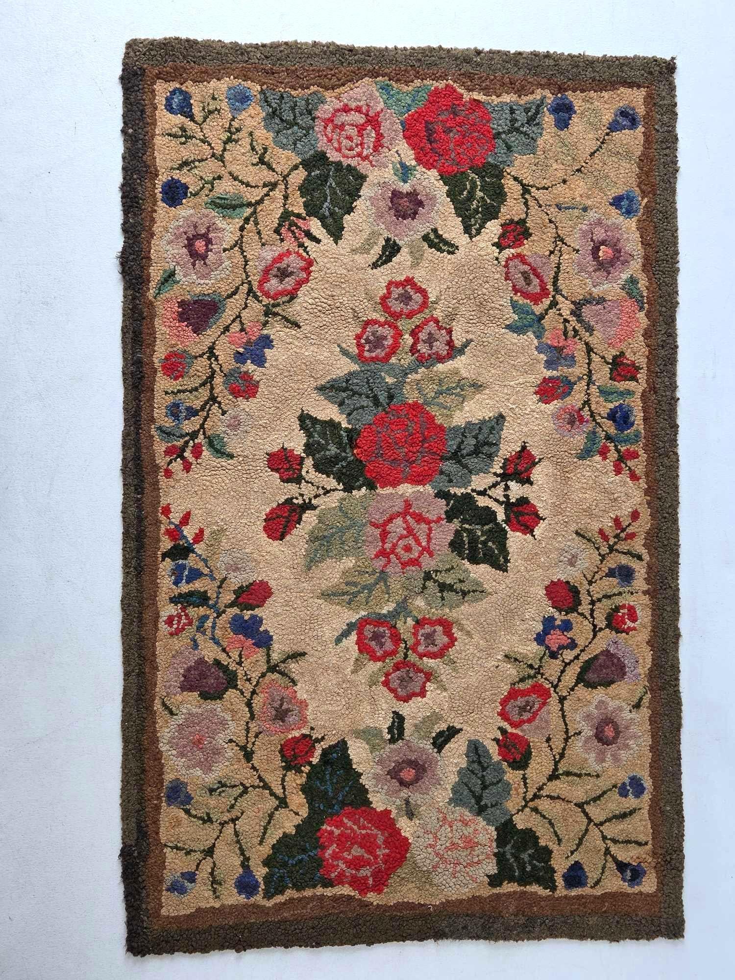 ANTIQUE AMERICAN FOLK ART FLORAL MOTIF HOOKED RUG (1 of 17)