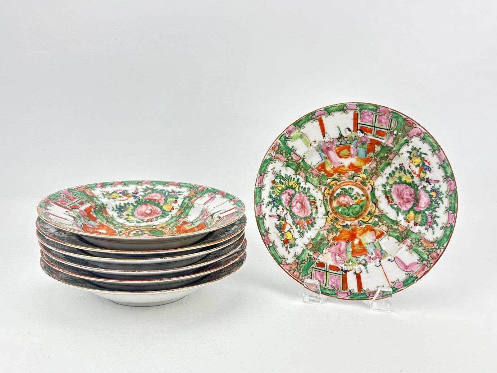 SET OF SEVEN CHINESE EXPORT FAMILLE ROSE MEDALLION PORCELAIN BOWLS (1 of 5)