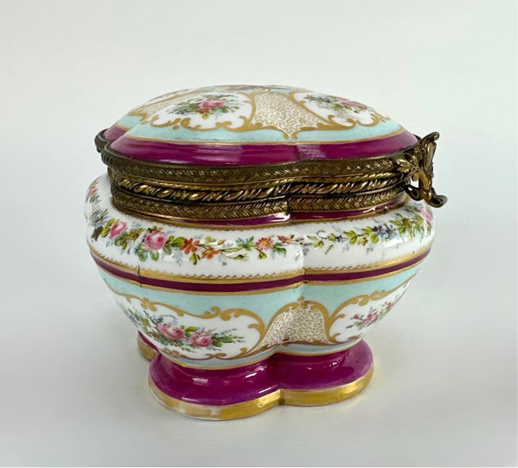 ANTIQUE FRENCH SÈVRES-STYLE PORCELAIN & BRONZE MOUNTED CASKET BOX: An exquisite 19th-century French Sèvres-style porcelain casket or trinket box featuring fine ormolu (gilt bronze) hinged mountings Approximate Dimensions: 5” x 5” x 5” <