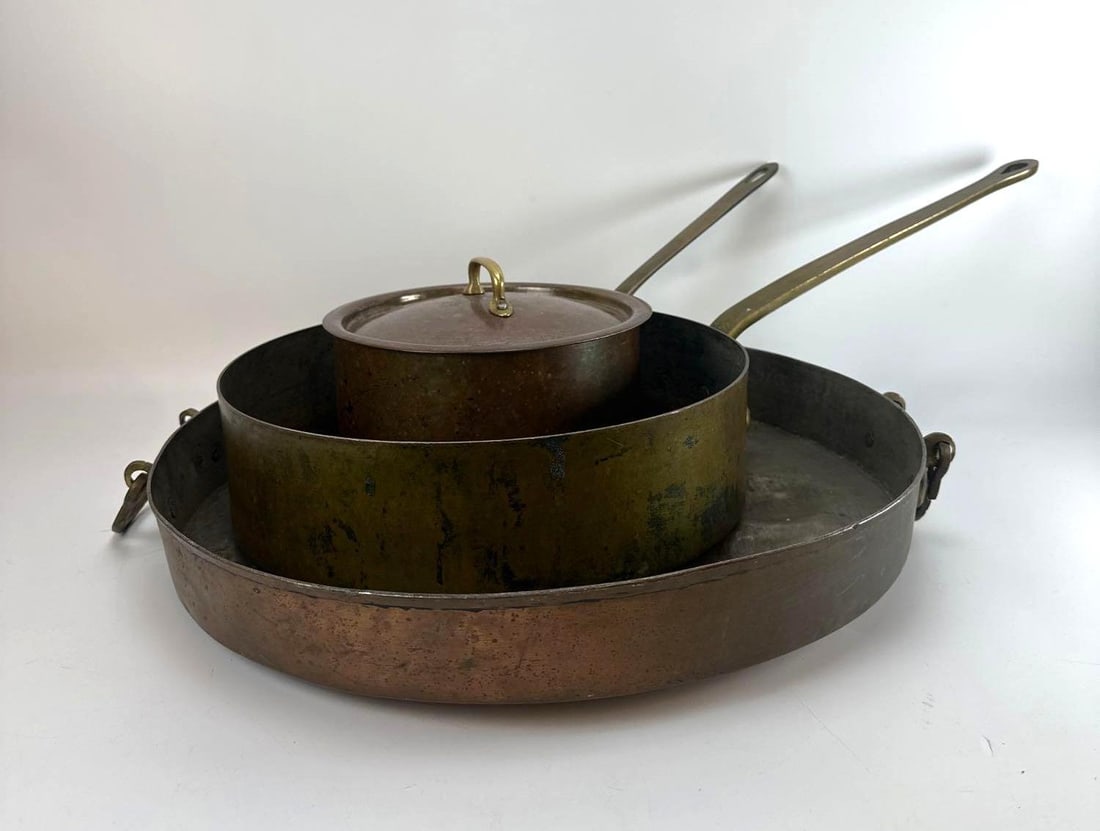 VINTAGE COPPER COOKWARE POTS AND PANS SET: A six-piece assorted vintage tinned copper kitchenware including a roasting pan, covered saucepan, open skillet, and three mixing bowls with ring handles. Largest Approximate Dimensions: 17.5”Di