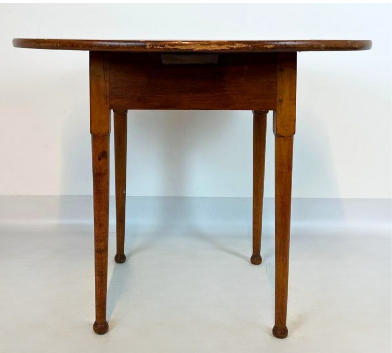 ANTIQUE AMERICAN QUEEN ANNE TAVERN TABLE WITH OVAL TOP (1 of 9)