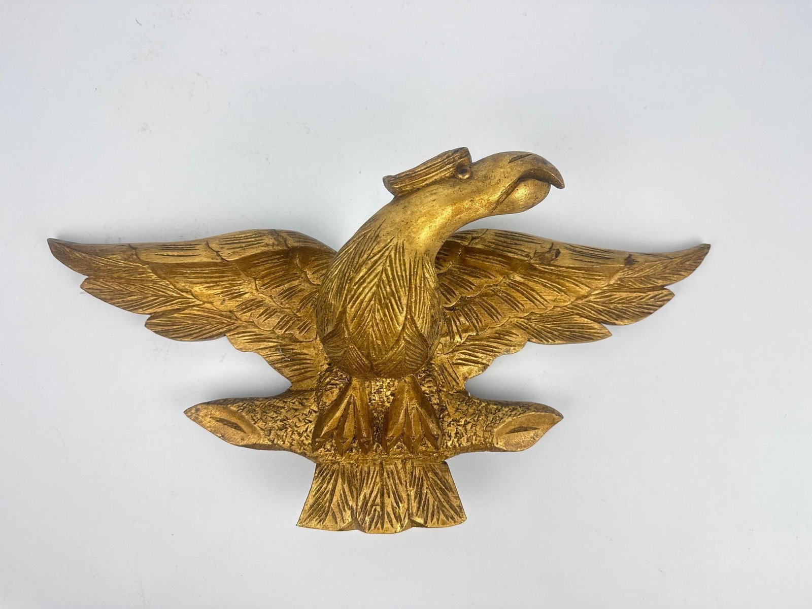 VINTAGE HAND CARVED GILTWOOD AMERICAN FEDERAL EAGLE WALL SCULPTURE (1 of 9)