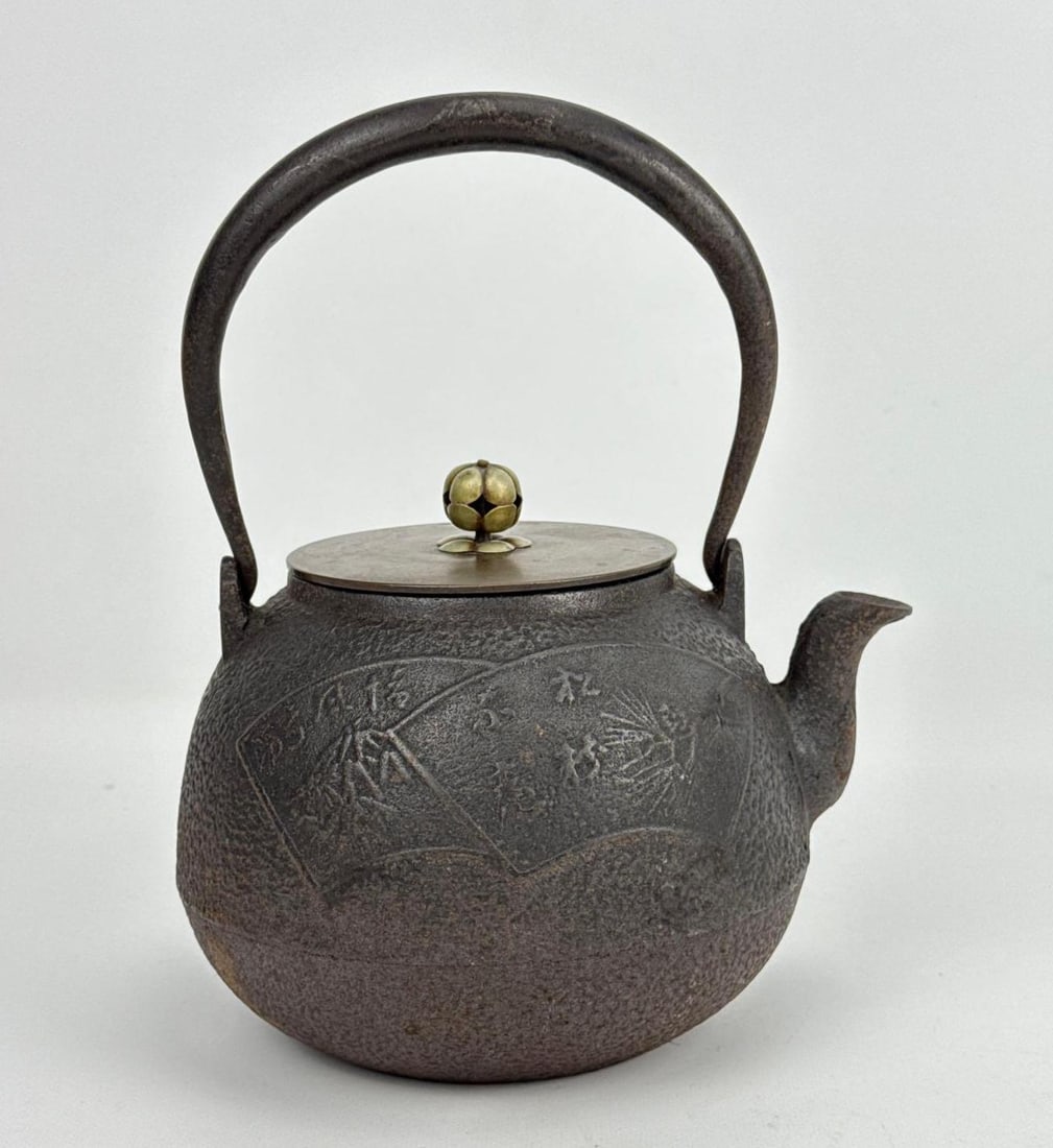 JAPANESE ANTIQUE NANBU TEKKO CAST IRON TETSUBIN TEAPOT (1 of 9)