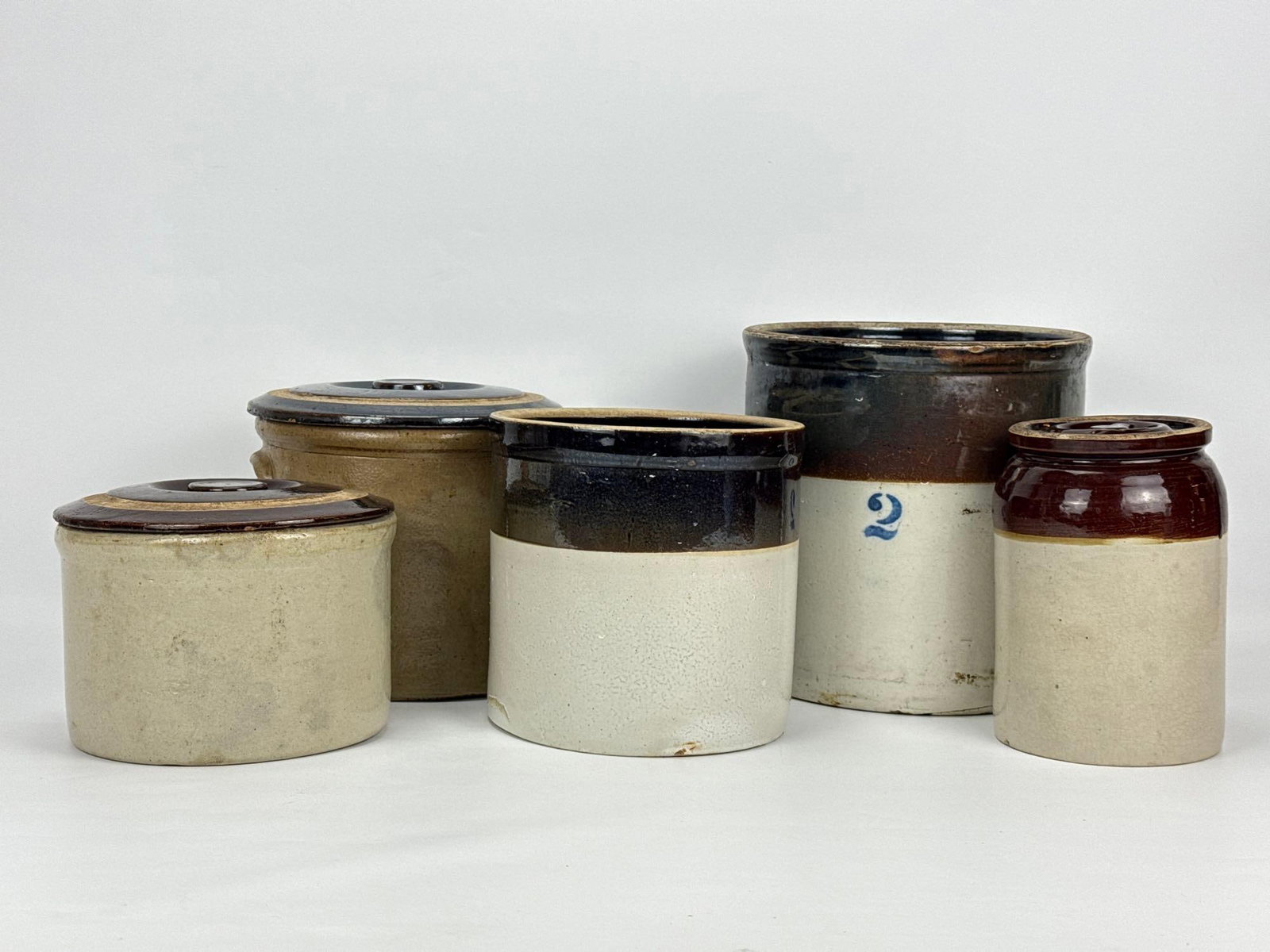 COLLECTION OF FIVE ANTIQUE AMERICAN GLAZED STONEWARE CROCKS AND JARS (1 of 9)
