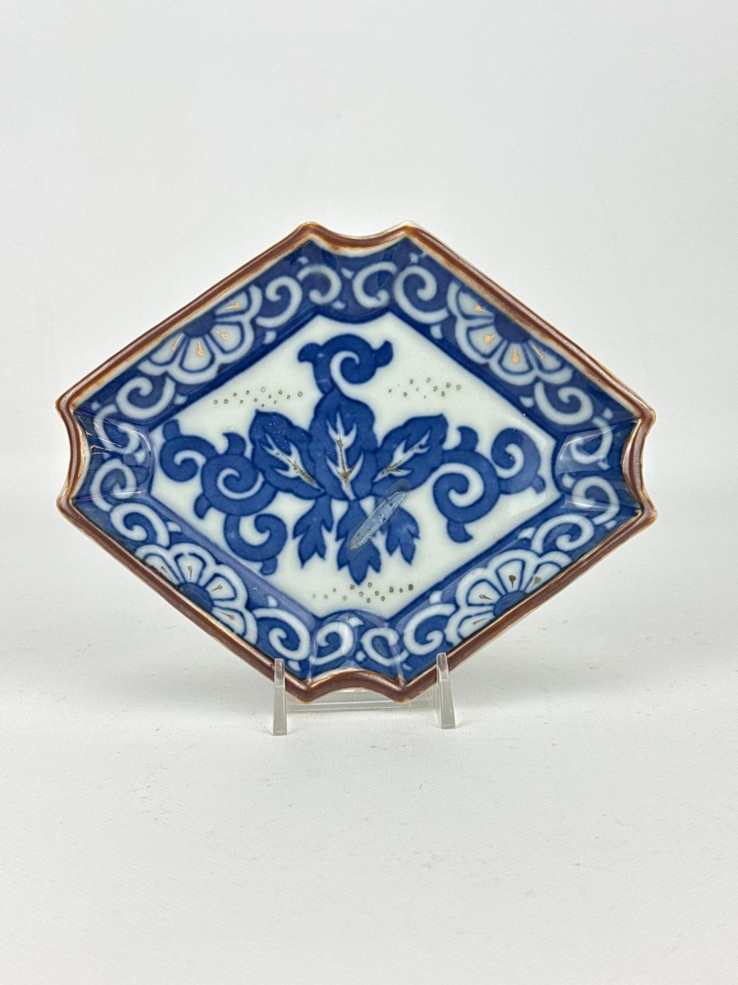 ANTIQUE 19TH CENTURY JAPANESE IMARI BLUE AND WHITE PORCELAIN LOZENGE DISH (1 of 10)