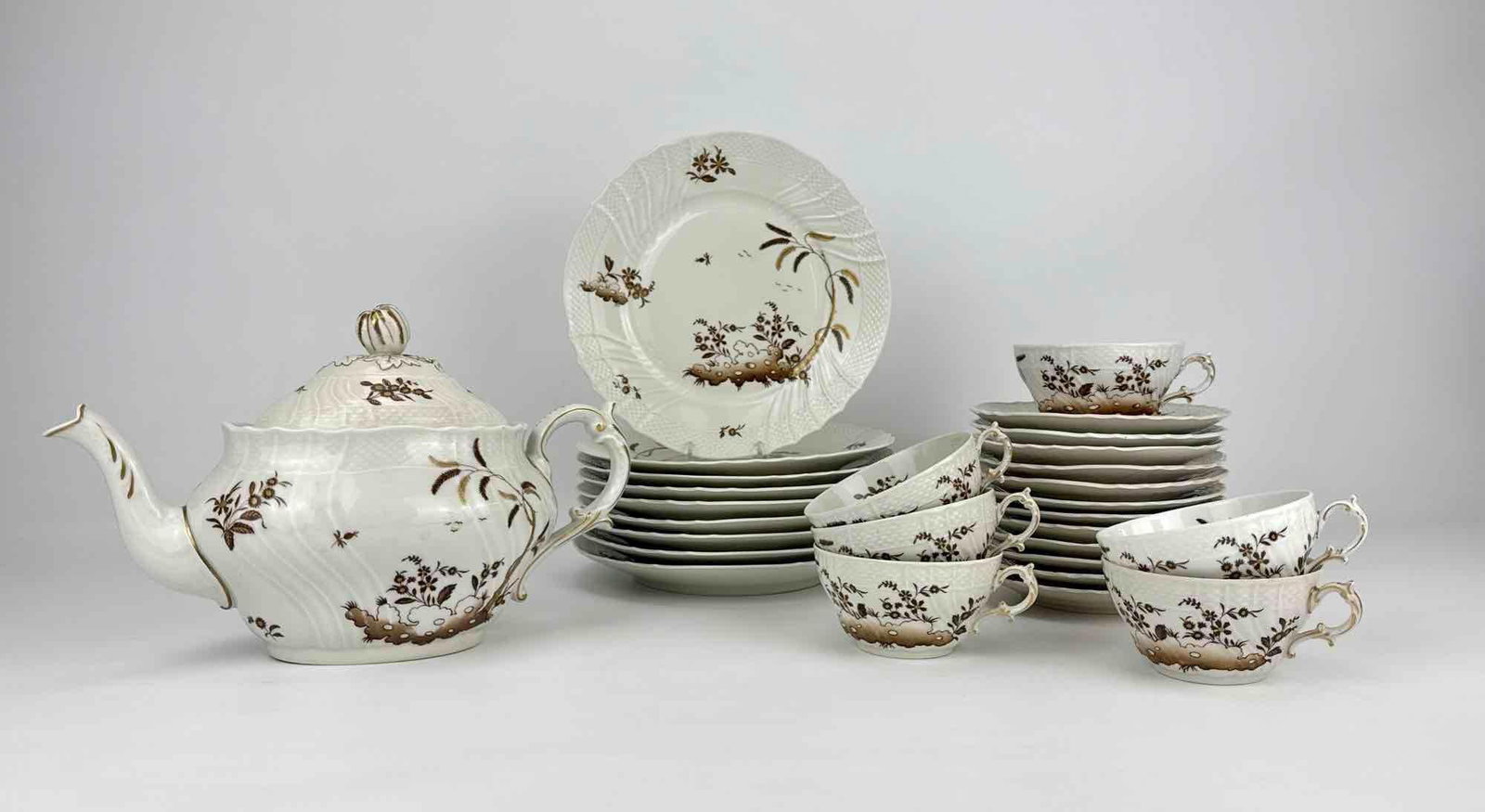 RICHARD GINORI ITALY PORCELAIN THIRTY-FOUR (34) PIECE COFFEE AND TEA SERVICE SET (1 of 20)
