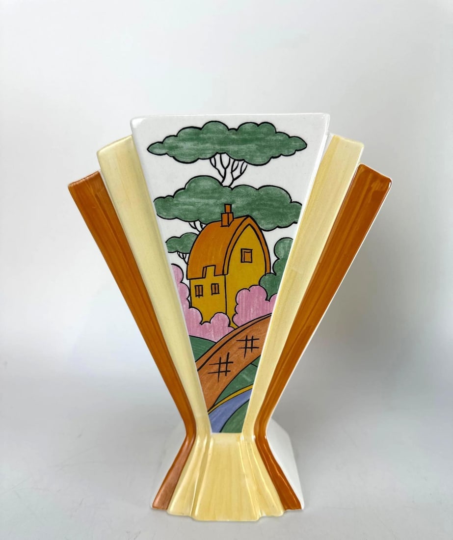 VINTAGE CLARICE CLIFF BIZARRE "SUNRAY" / "ORANGE ROOF COTTAGE" ART DECO CERAMIC VASE: A vintage Clarice Cliff British Art Deco hand-painted ceramic vase in the rare "Sunray" pattern (often colloquially referred to as "Orange Roof Cottage") from the "Bizarre" war