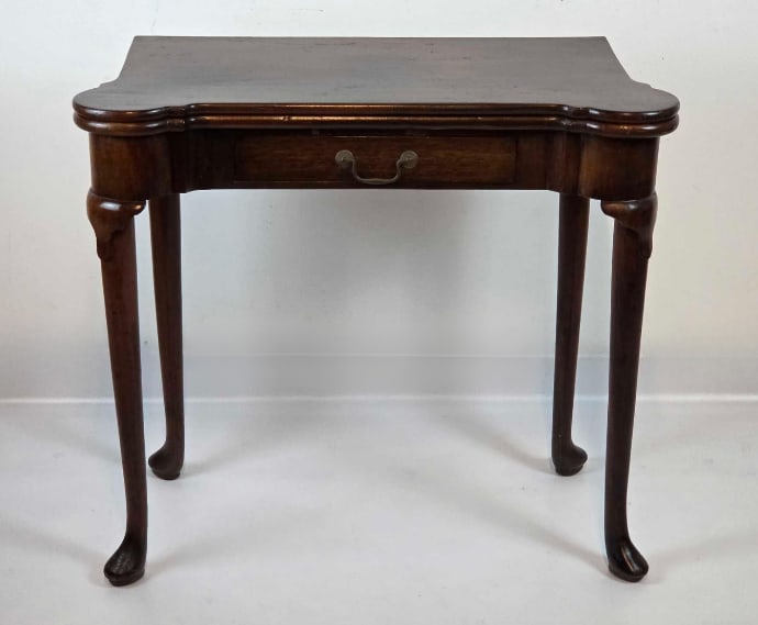 18TH CENTURY GEORGE II MAHOGANY FOLDOVER GAMES TABLE (1 of 20)