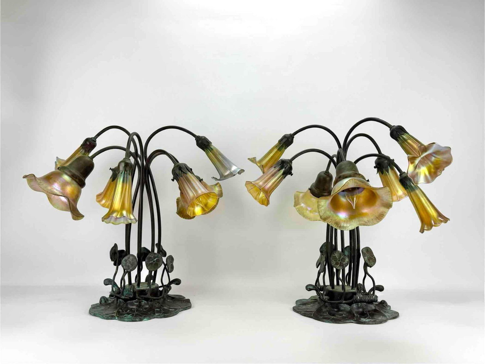 PAIR OF TIFFANY STYLE LILLY PAD 7 ARM TABLE LAMPS W/ ART GLASS SHADES (1 of 13)