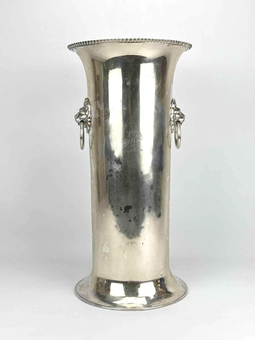 ENGLISH SILVER PLATE LION HANDLE CHAMPAGNE COOLER WINE BUCKET (1 of 10)