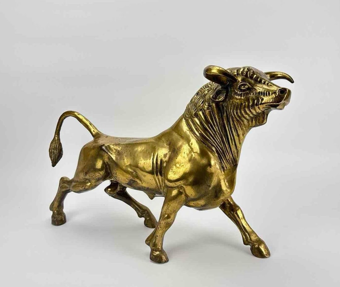 VINTAGE LARGE HOLLOW CAST BRASS CHARGING BULL SCULPTURE (1 of 12)