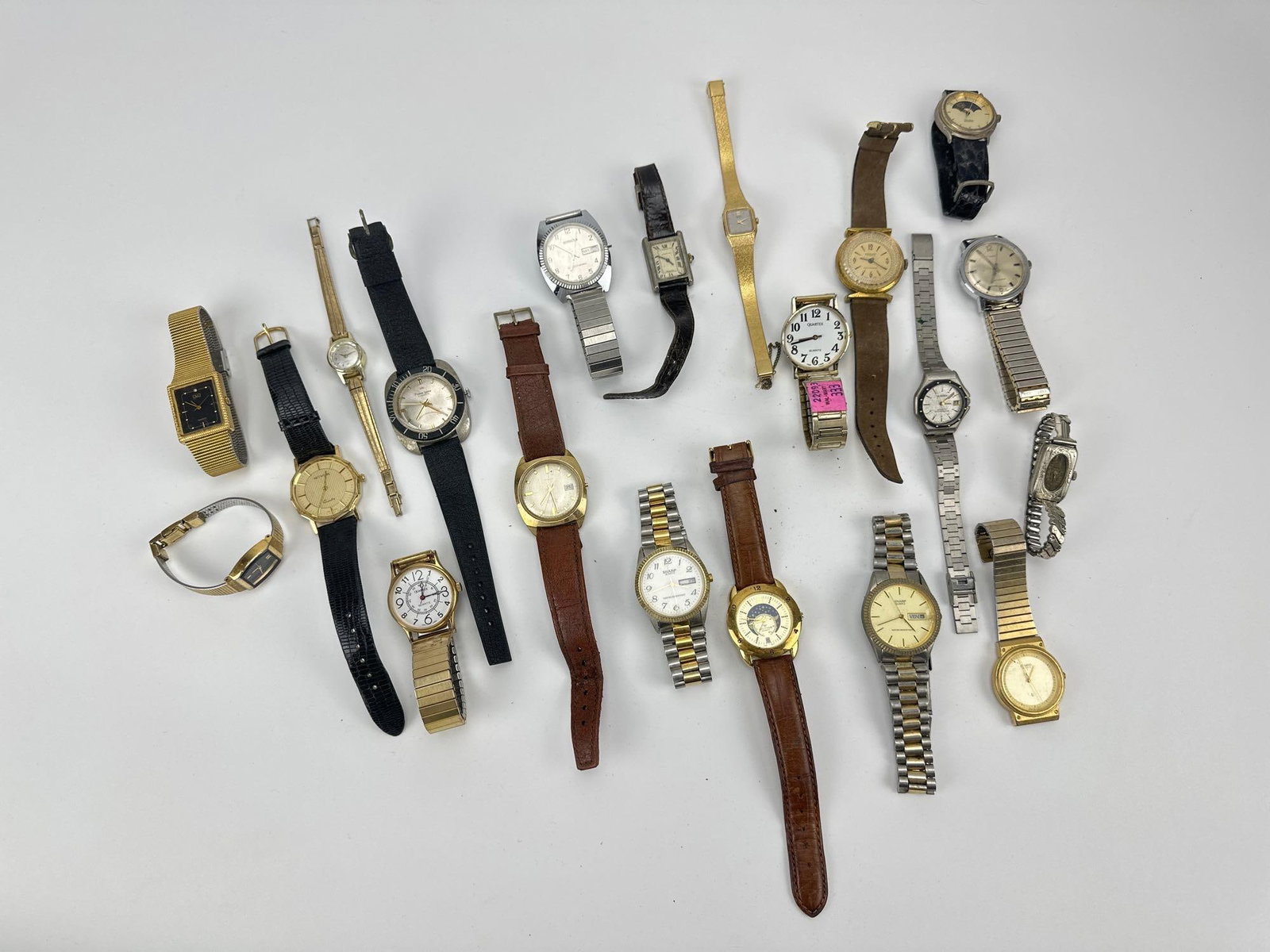 VINTAGE ASSORTED MEN'S AND WOMEN'S WRISTWATCH DISCOVERY LOT OF 20 (1 of 6)