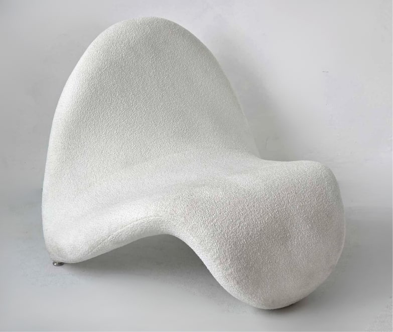 PIERRE PAULIN FOR ARTIFORT "TONGUE" CHAIR: Mid-century modern "Tongue" lounge chair (Model 577), originally designed in 1967 by Pierre Paulin for Artifort, featuring low-profile organic S-curve frames upholstered in cream/off-white bou