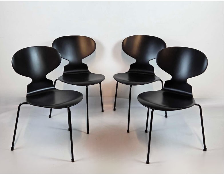 SET OF FOUR BLACK THREE-LEGGED ANT CHAIRS, MODEL 3100, BY ARNE JACOBSEN FOR FRITZ HANSEN (1 of 17)