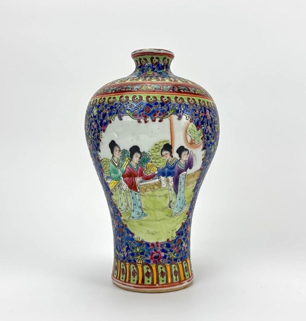 VINTAGE CHINESE FAMILLE ROSE PORCELAIN VASE WITH QIANLONG MARK (1 of 8)