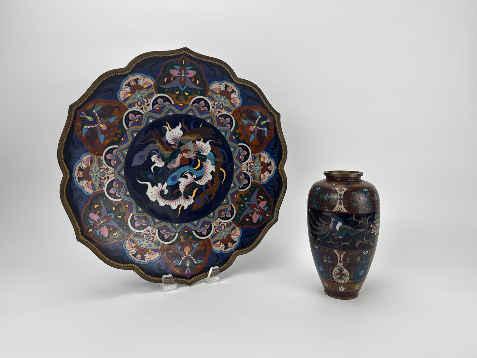 JAPANESE MEIJI / TAISHO PERIOD CLOISONNÉ ENAMEL TRAY AND VASE (1 of 13)