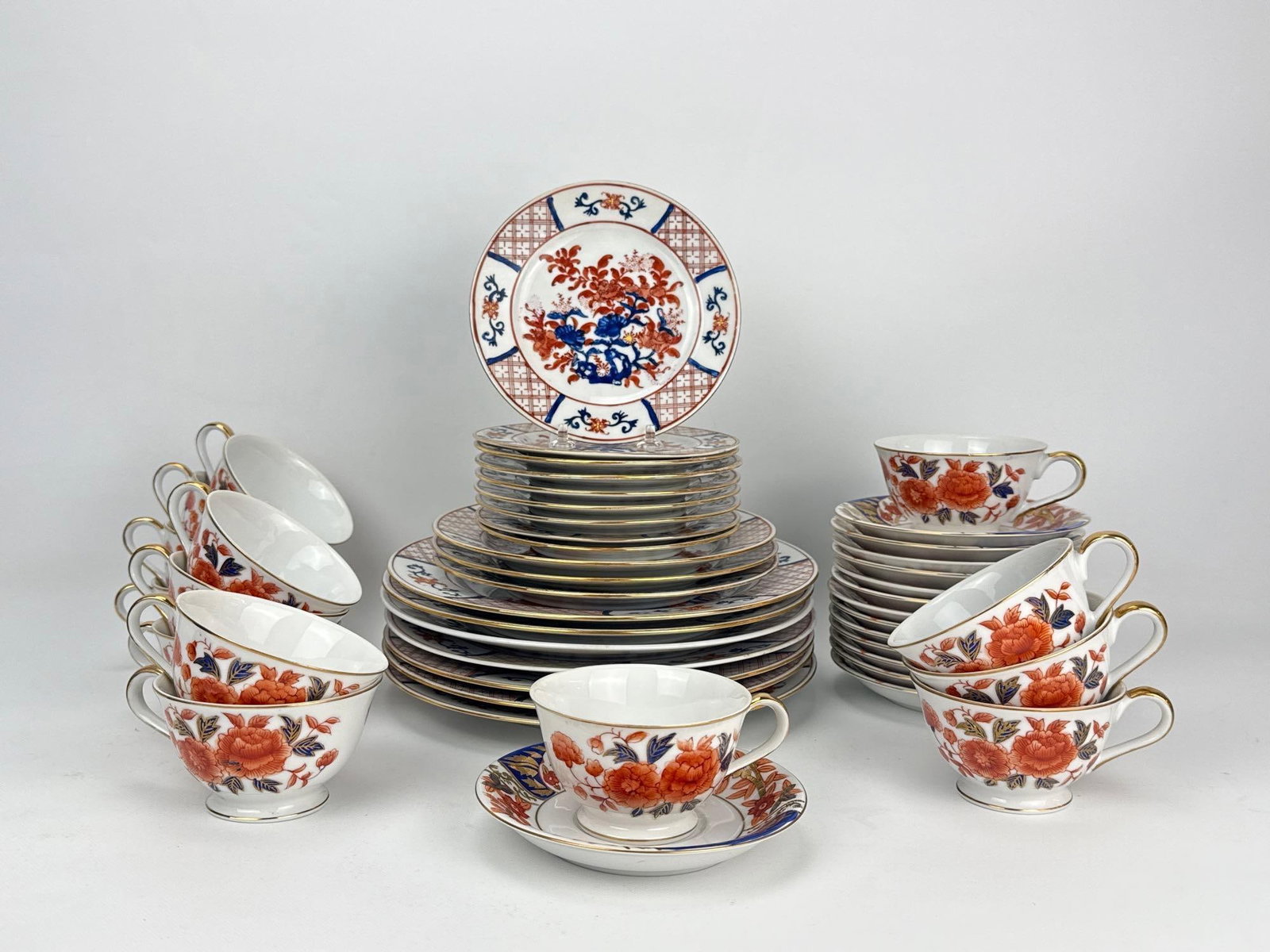 JAPANESE PORCELAIN WARE DECORATED IN HONG KONG FOR LORD AND TAYLOR PARTIAL SERVICE, 34 PIECES (1 of 14)