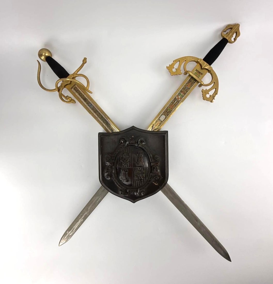 PAIR VINTAGE SPANISH TOLEDO ENGRAVED CROSSED SWORDS ON HERALDIC WALL SHIELD (1 of 10)