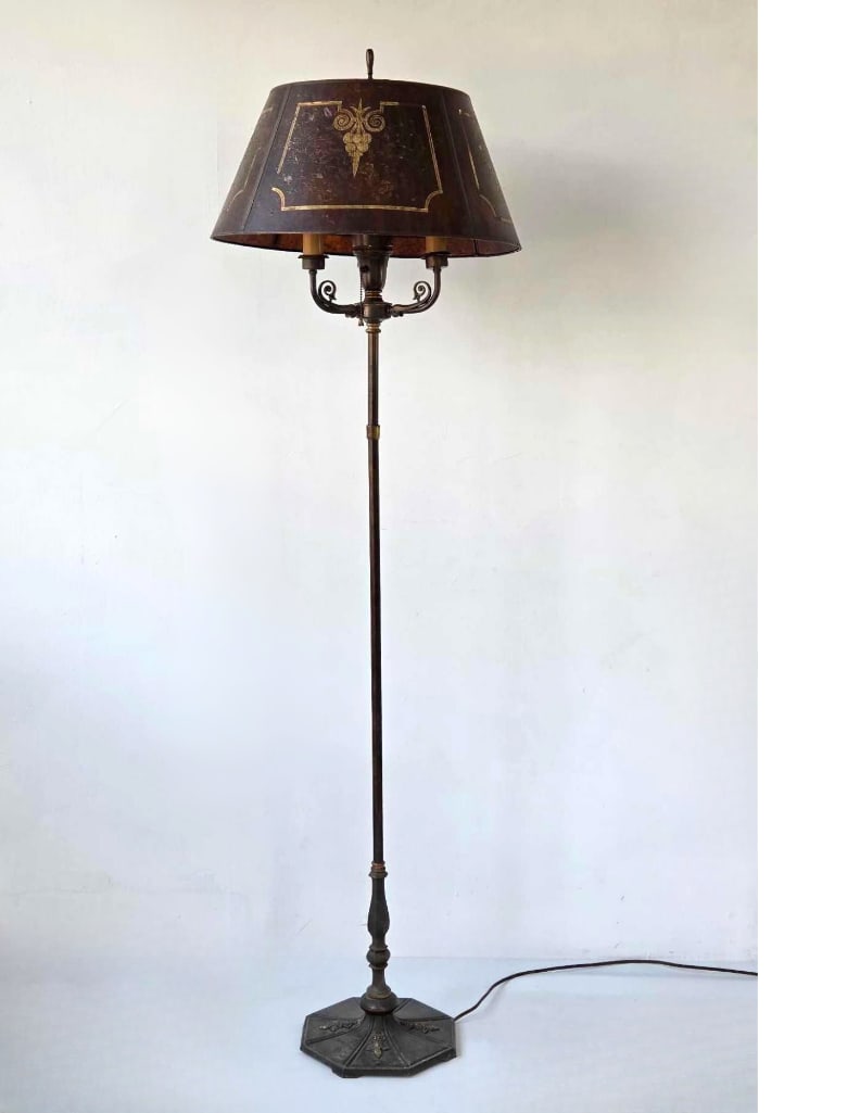 VINTAGE BRASS MOUNTED FLOOR LAMP WITH DECORATED MICA SHADE (1 of 10)
