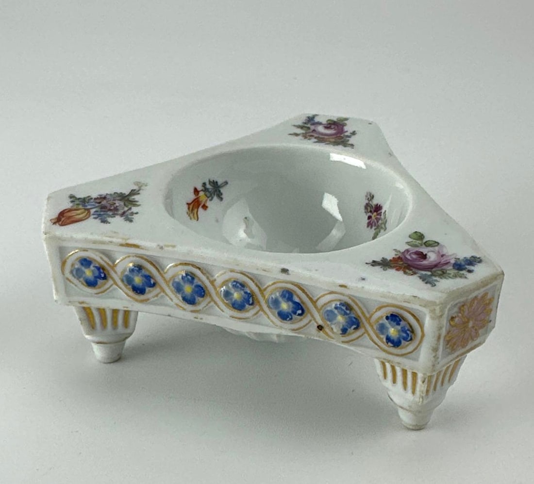 MEISSEN CROSSED SWORDS TRIANGULAR FOOTED OPEN SALT CELLAR, GILT (1 of 7)