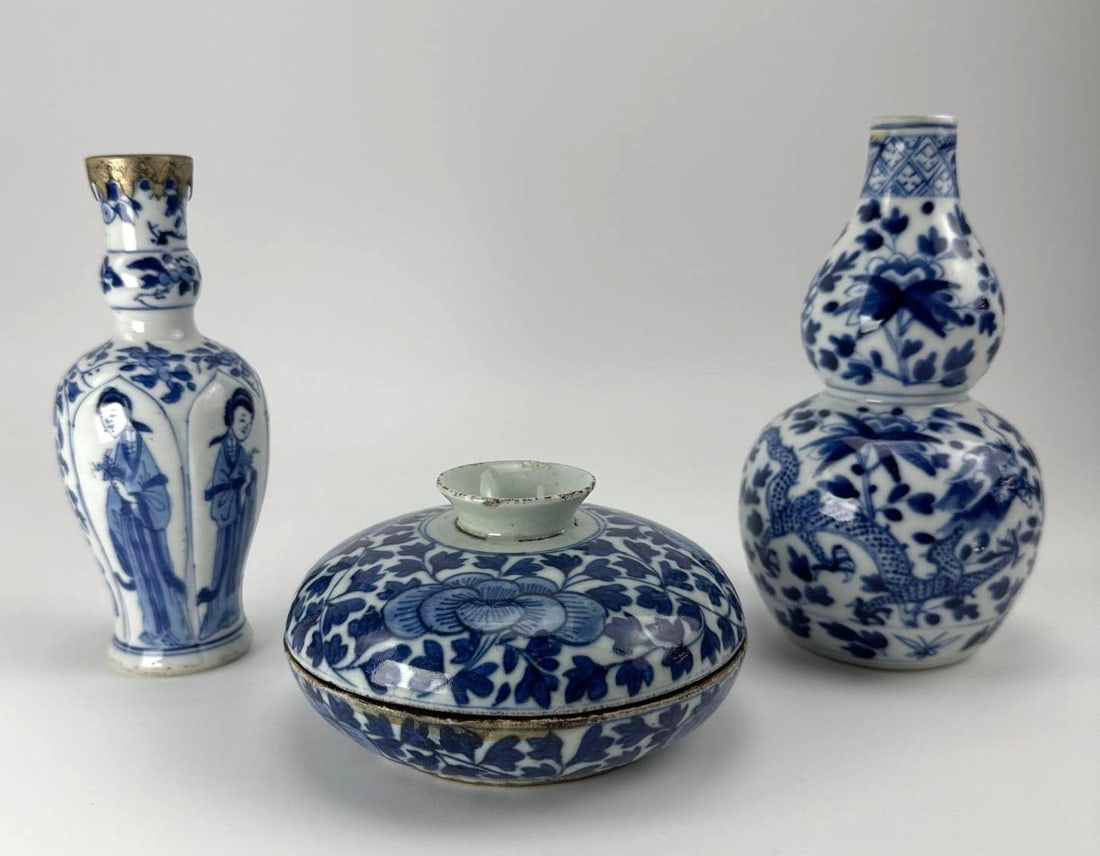 FOUR CHINESE BLUE AND WHITE PORCELAIN VESSELS MARKED (1 of 15)