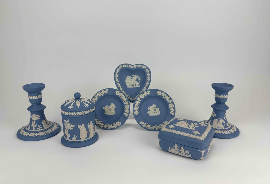 WEDGWOOD BLUE JASPERWARE COLLECTION, ENGLAND, 7 PIECES (1 of 7)